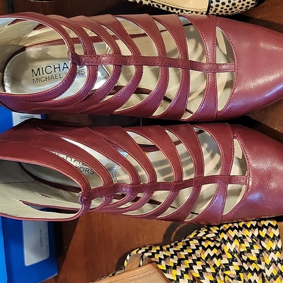 Micheal Kors heels - Picture 1 of 3